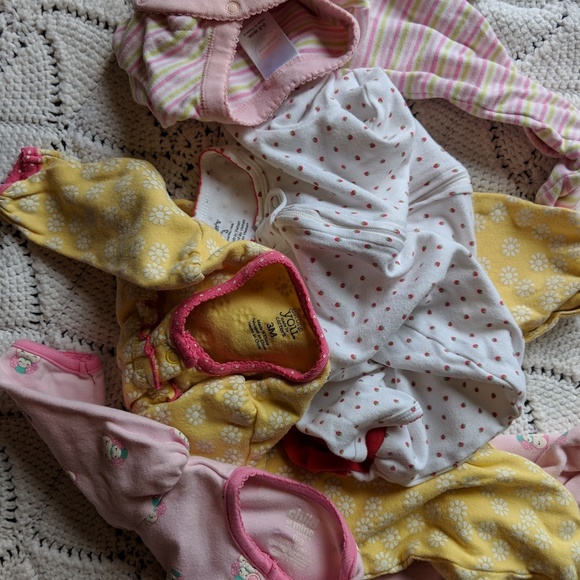 0-3M Footies/Sleepers - Picture 2 of 3